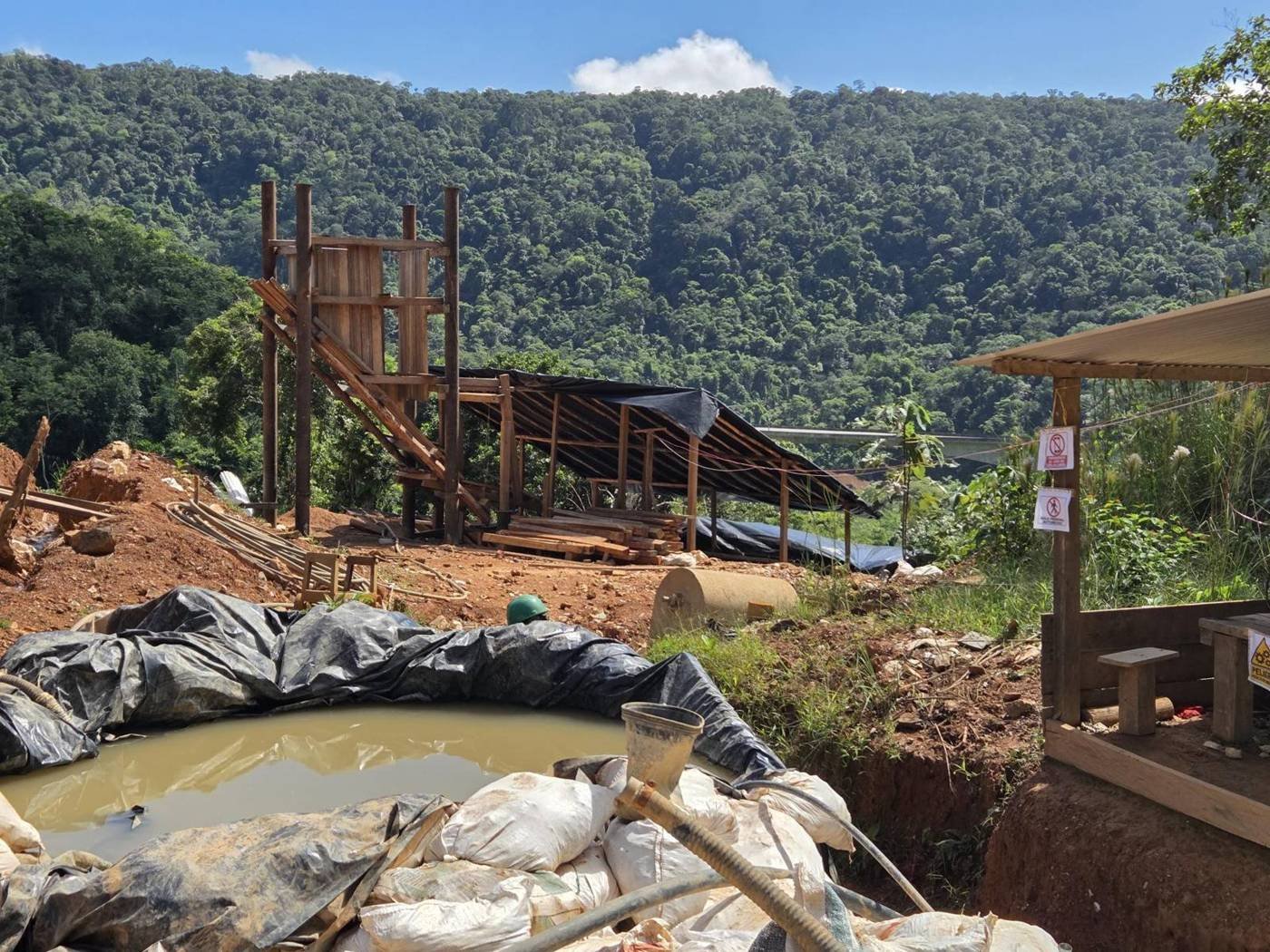 Planta de beneficio de pequeña minería en zona de selva